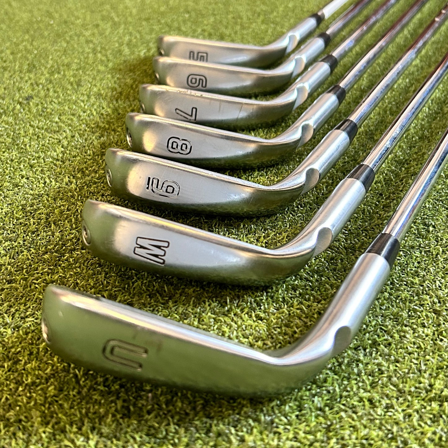 RH Ping G425 Iron Set (5-PW, UW) Blue Dot. Regular Flex Steel.