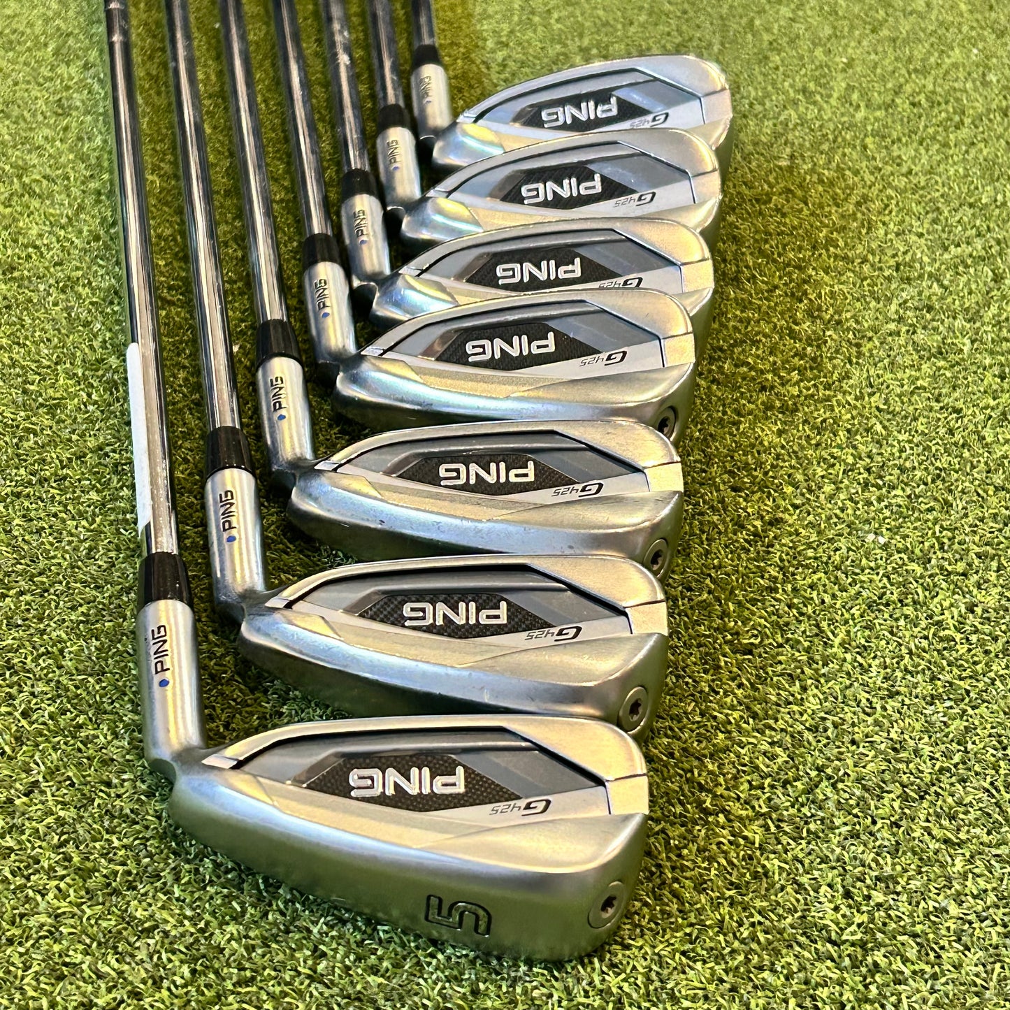 RH Ping G425 Iron Set (5-PW, UW) Blue Dot. Regular Flex Steel.