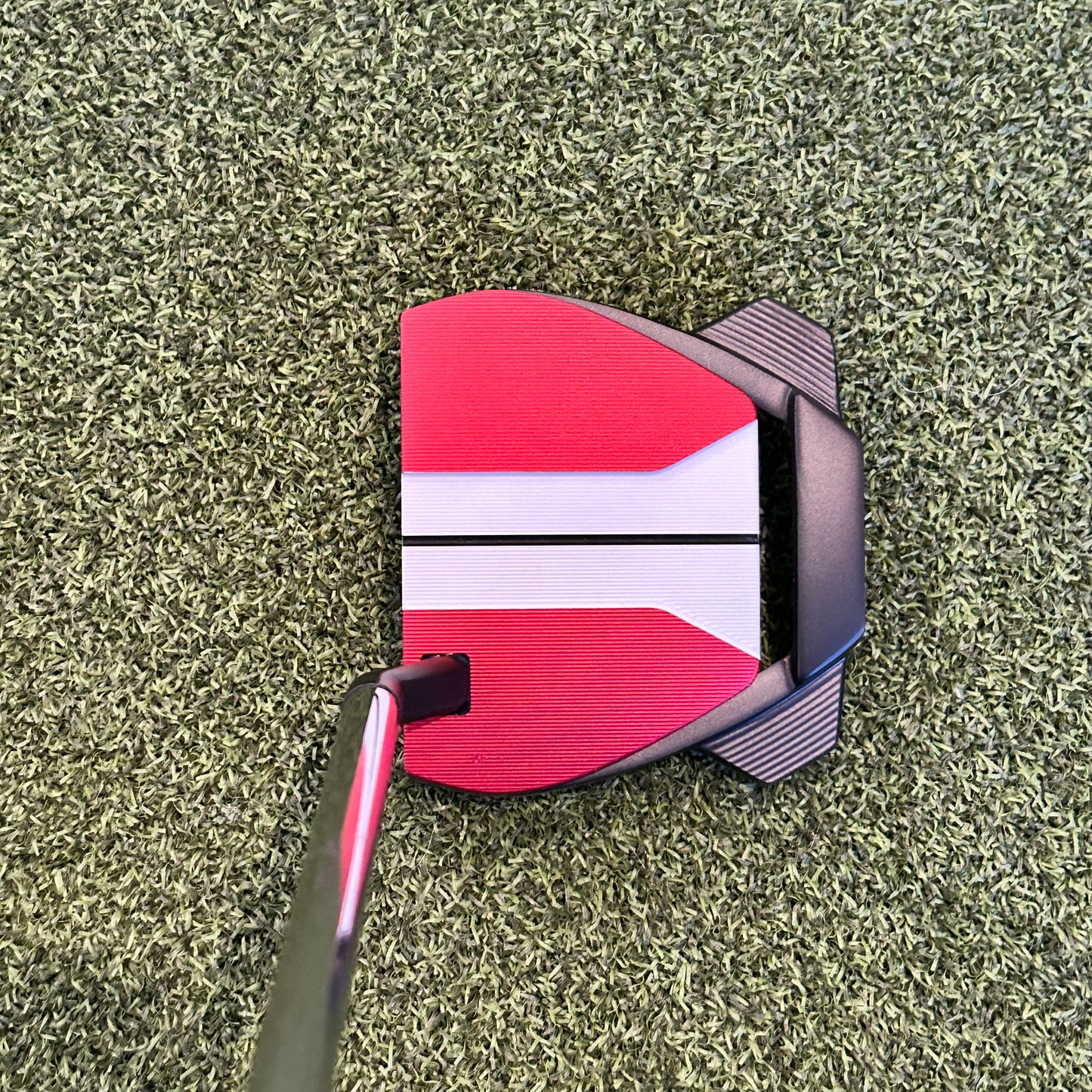 RH Taylormade GTX Red Putter. 35 IN.