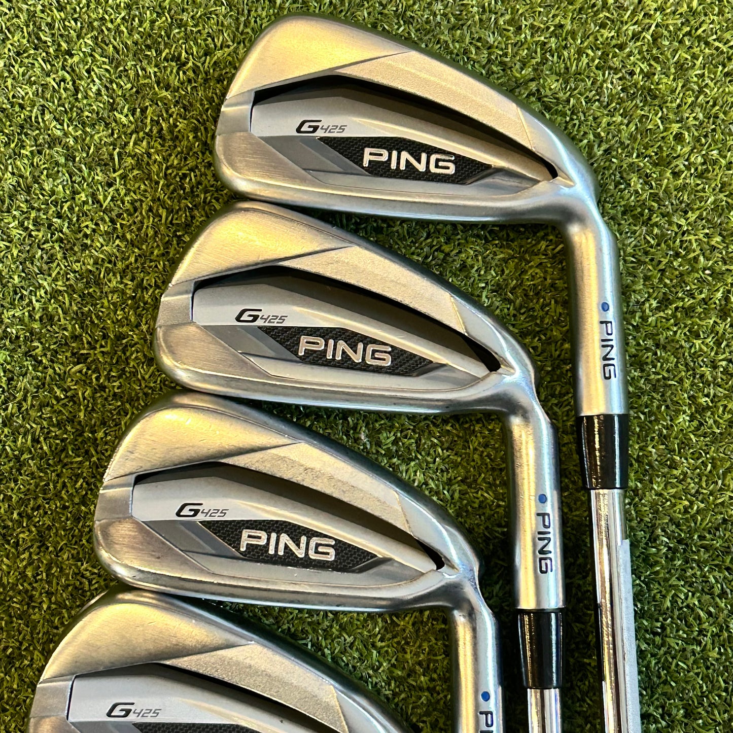 RH Ping G425 Iron Set (5-PW, UW) Blue Dot. Regular Flex Steel.