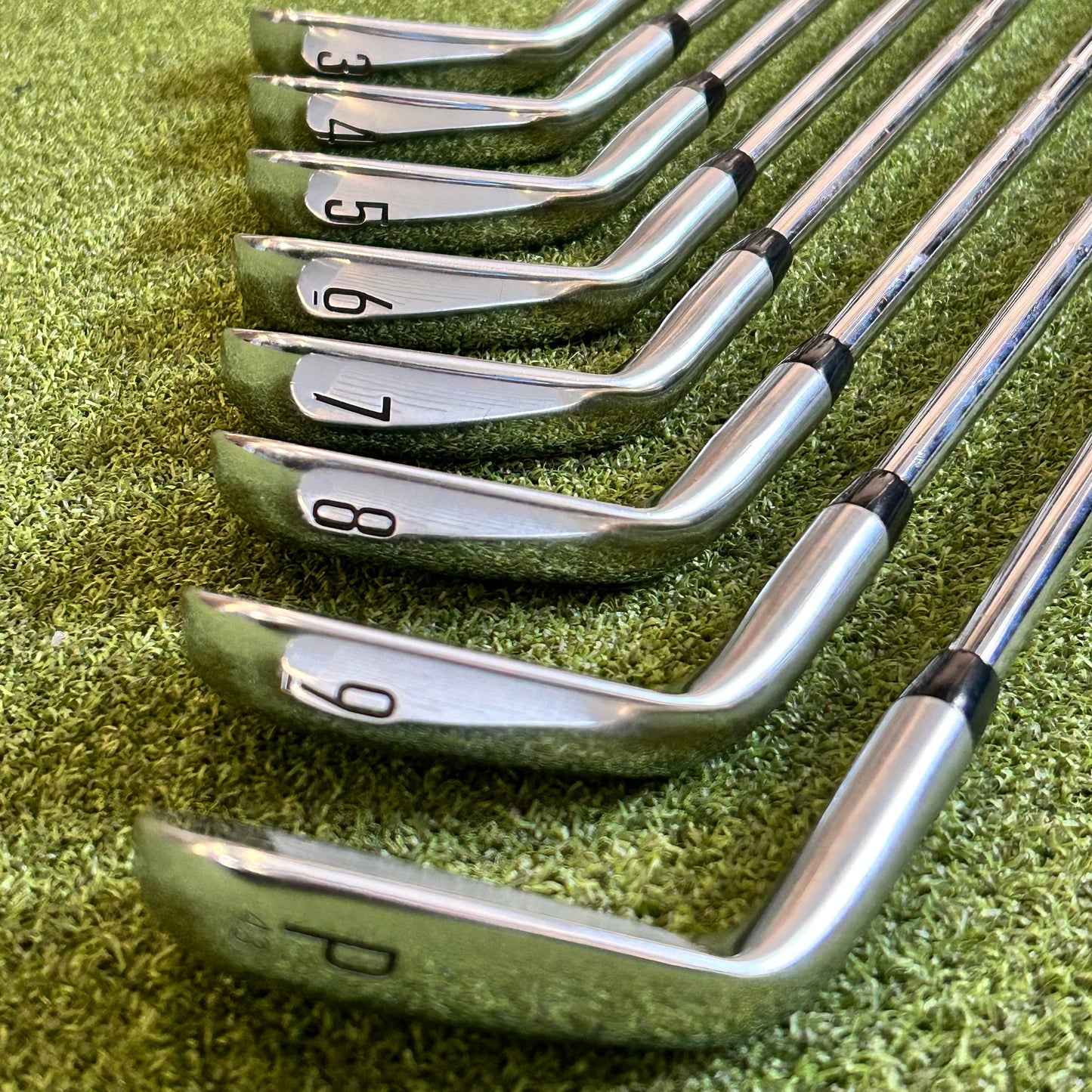 RH Titleist T200 Iron Set (3-PW). Regular Flex Steel.