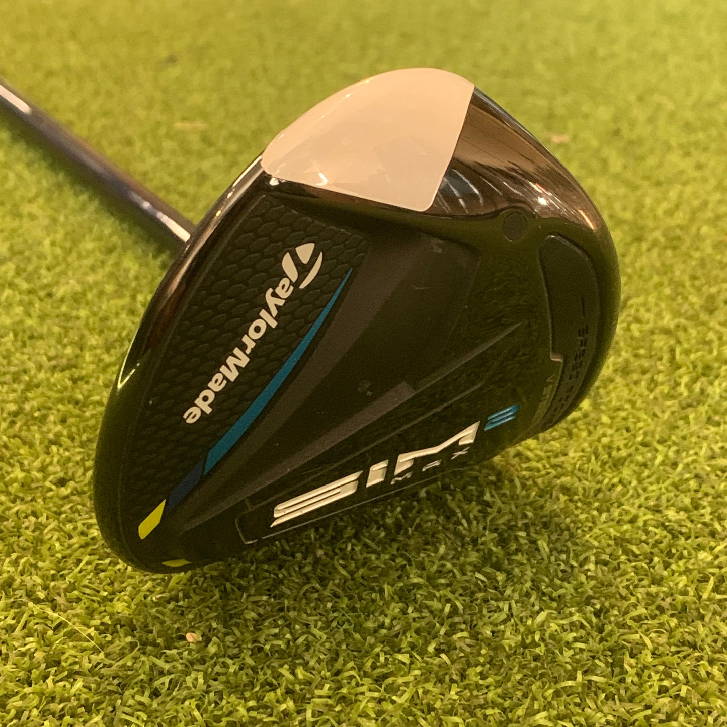 RH Taylormade Sim 2 Max 5 Wood. Senior Flex.