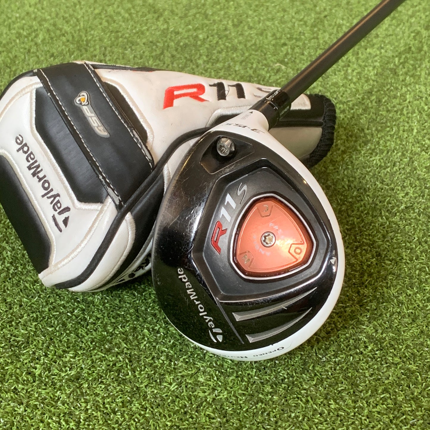 RH Taylormade R11s 3 Wood. Stiff Flex