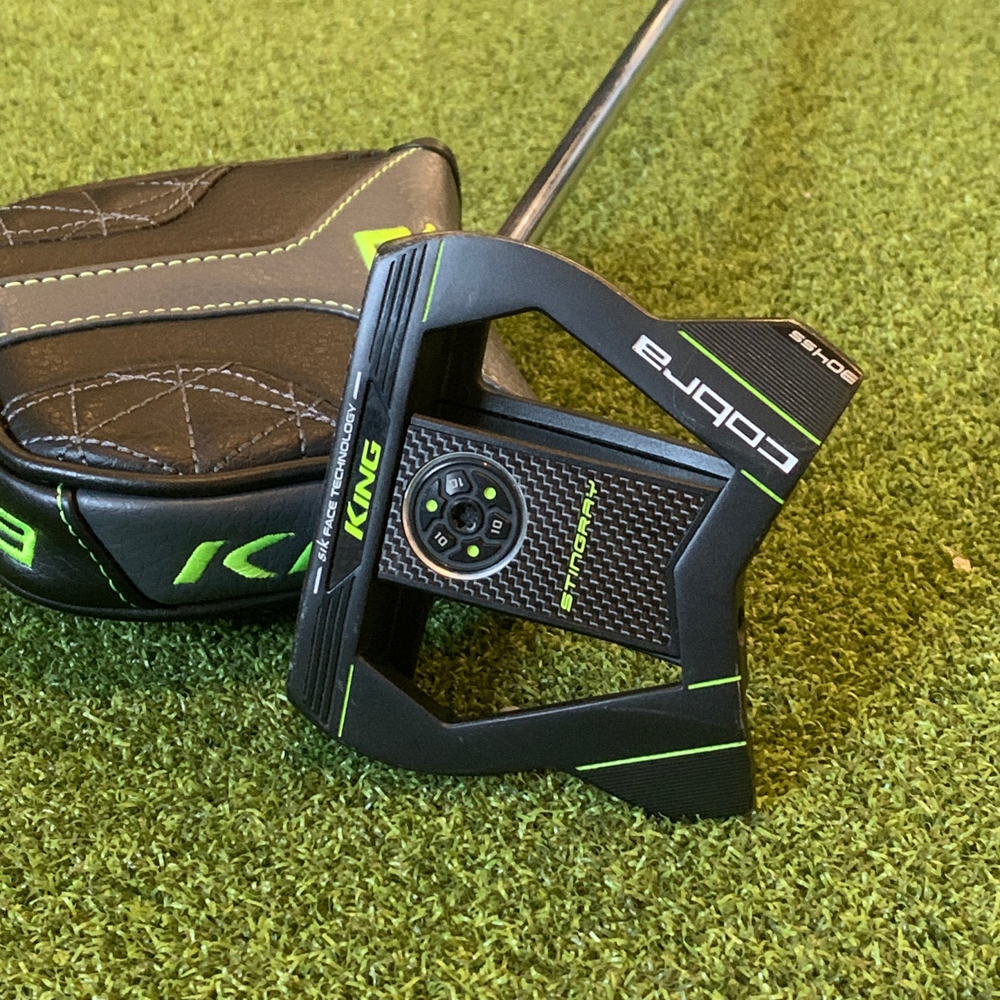 RH Cobra Stingray Putter. 32 IN.