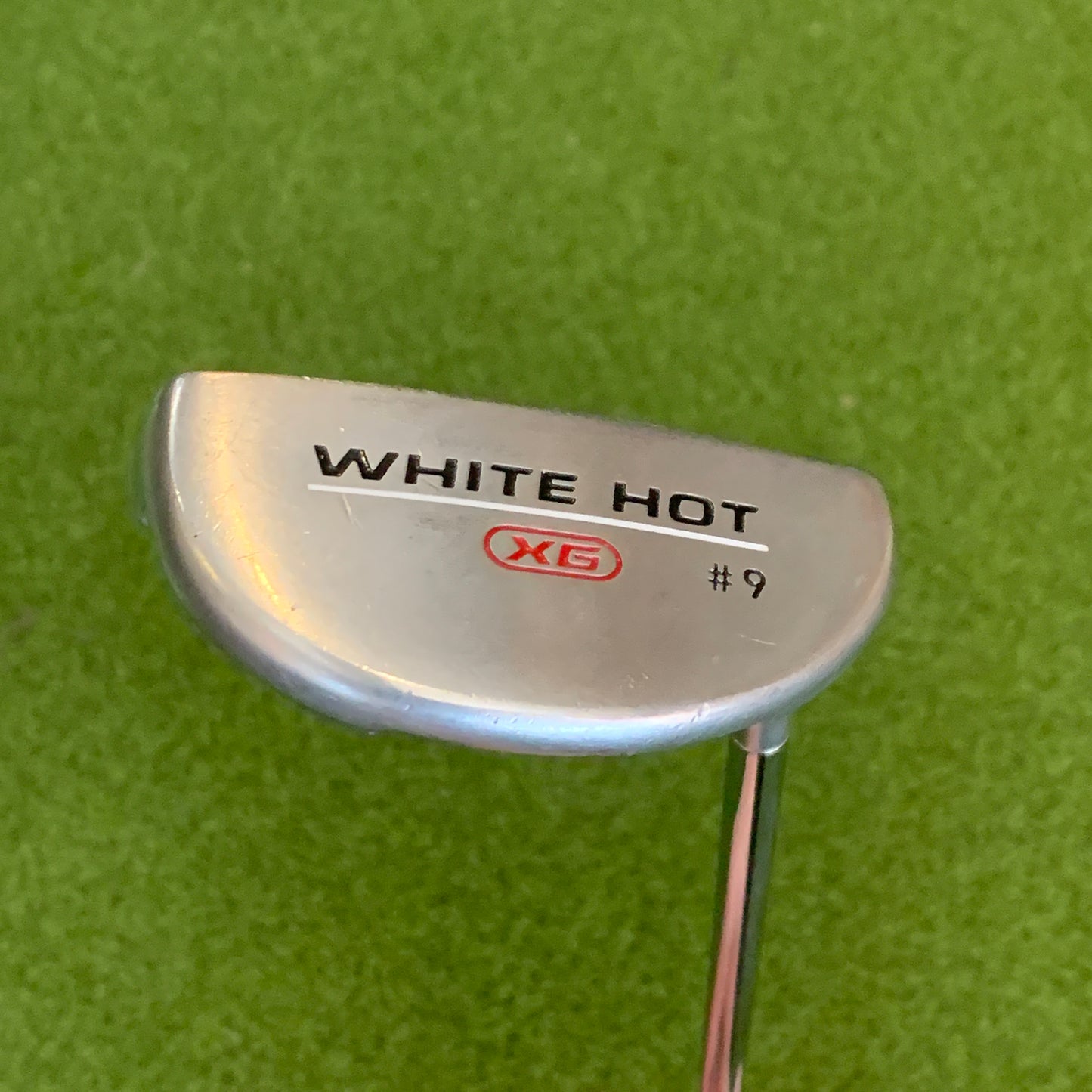 RH Odyssey White Hot XG #9 Putter. 32.5 IN.