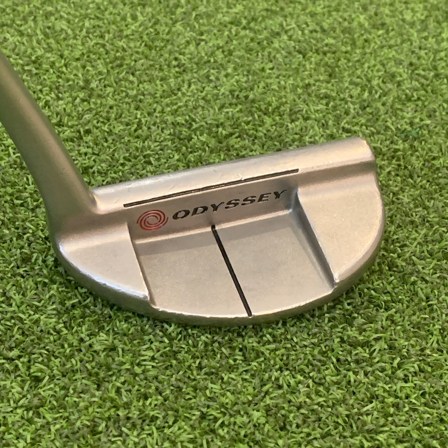 RH Odyssey White Hot XG #9 Putter. 32.5 IN.