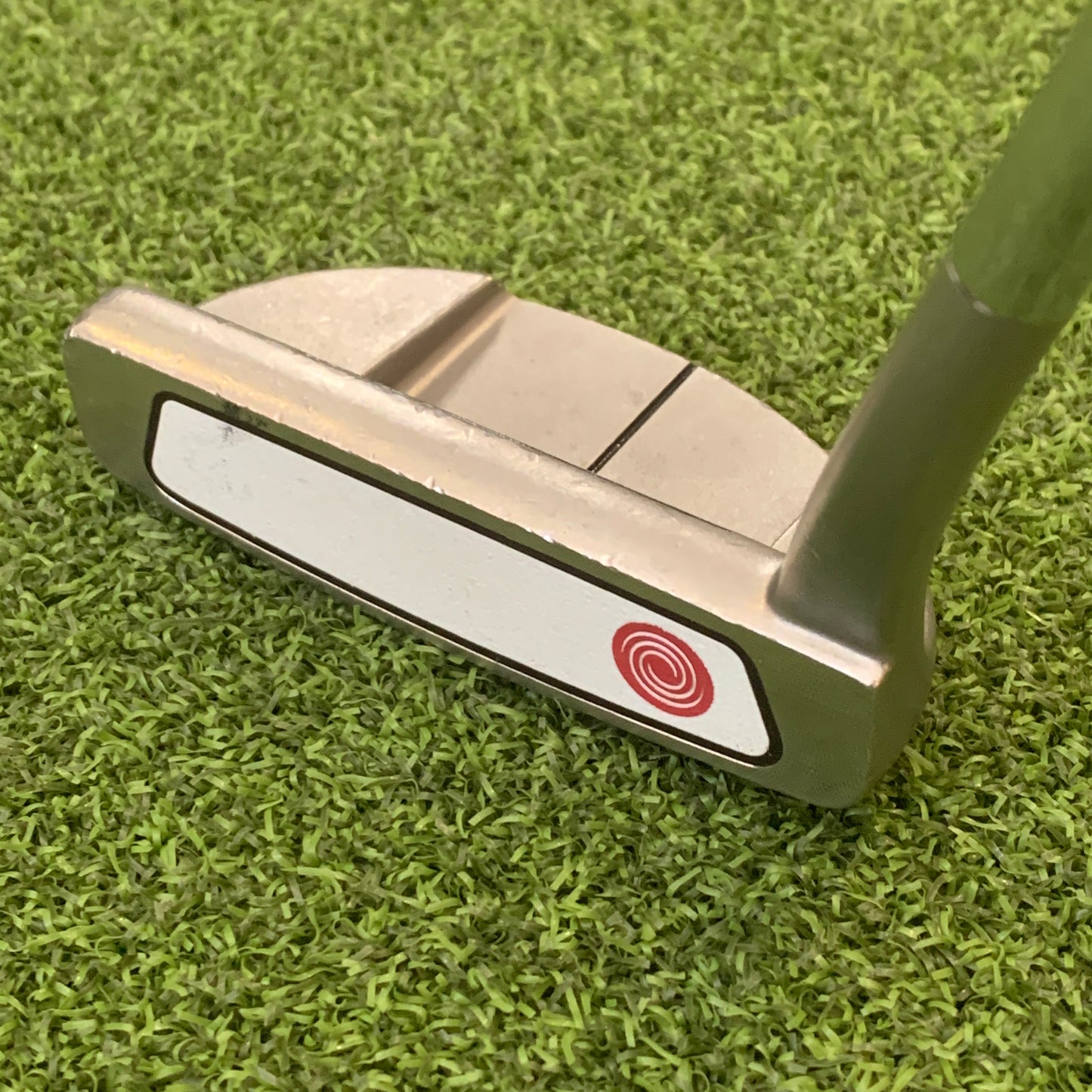 RH Odyssey White Hot XG #9 Putter. 32.5 IN.