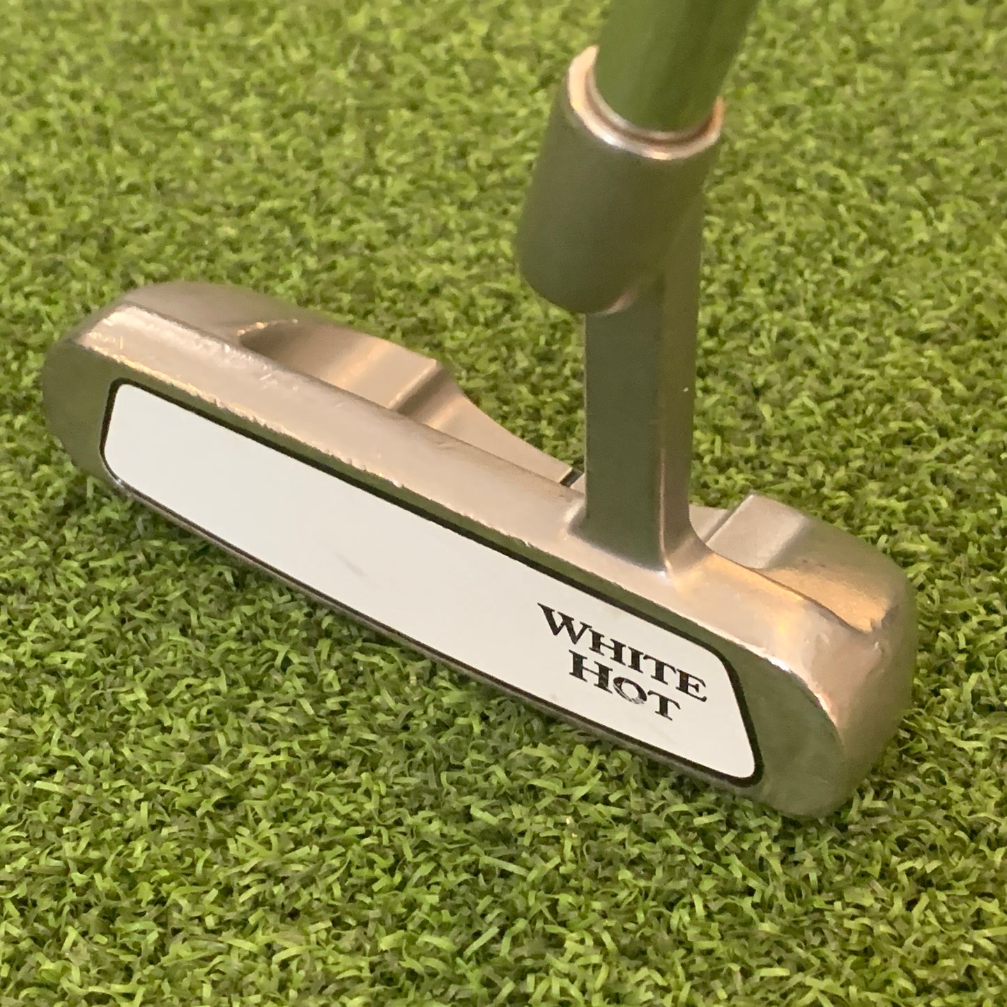 RH Odyssey White Hot #4 Putter. 35 IN.