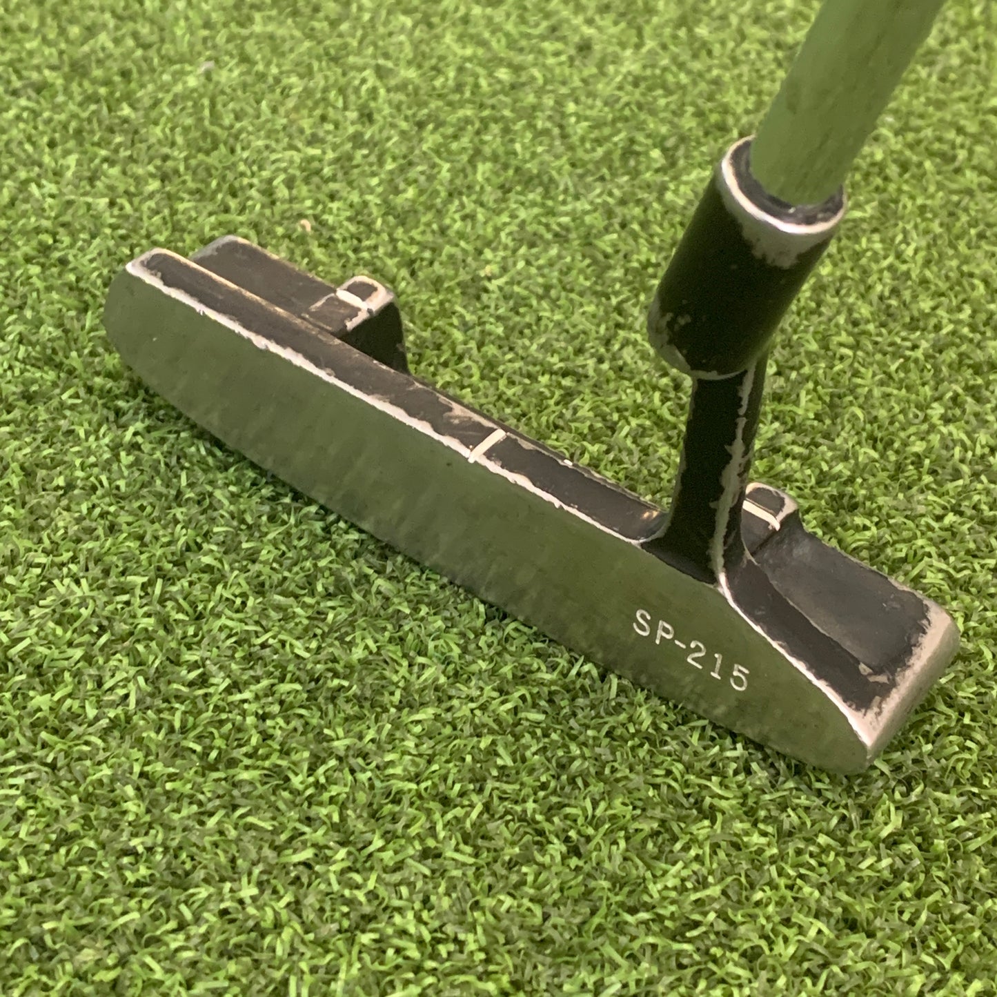 RH Titleist Dead Center Putter. 35 IN.