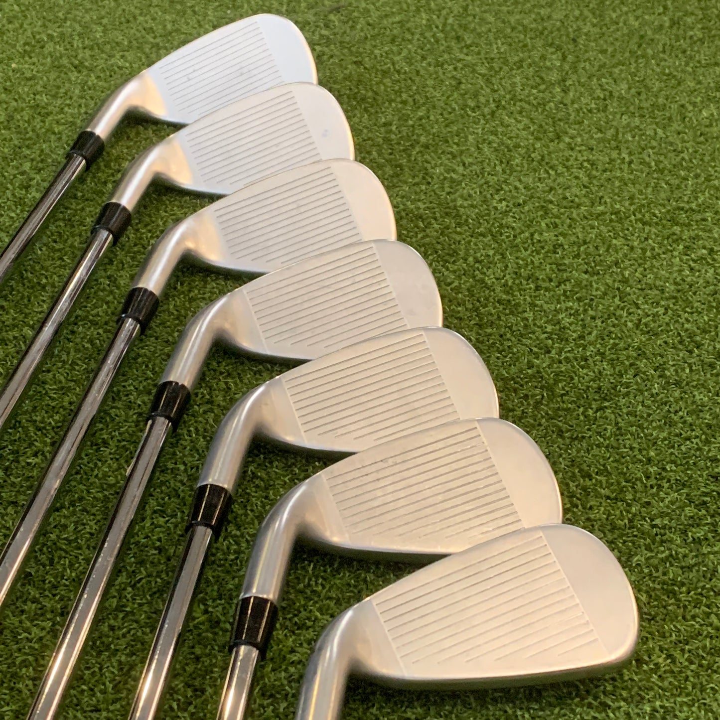 RH Cleveland Launcher UHX Iron Set (4-PW). Regular Flex.