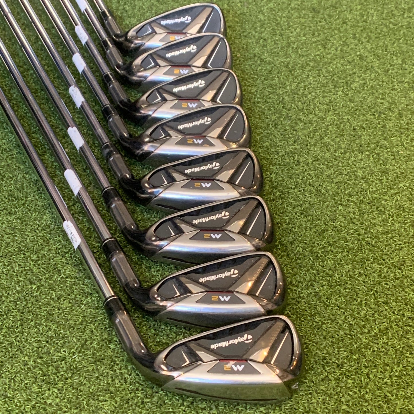 RH Taylormade M2 Iron Set. Regular Flex.