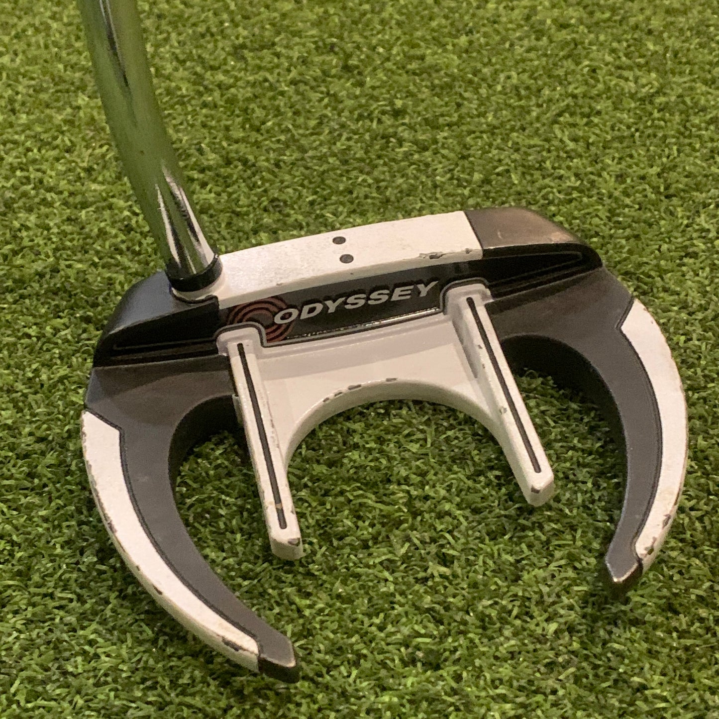 RH Odyssey Versa Sabertooth Putter. 35 IN.